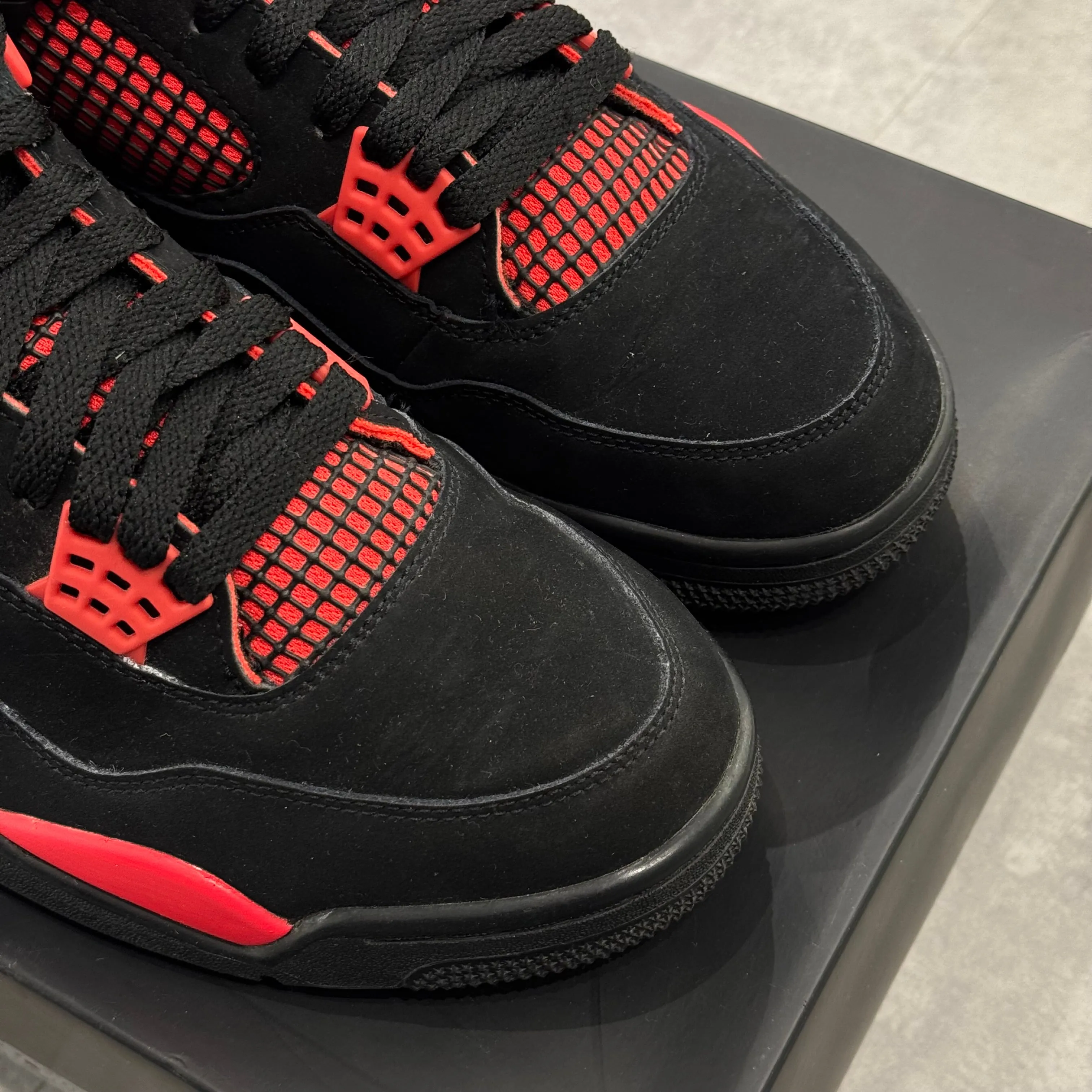 Air Jordan 4 Retro Red Thunder (44) - Usado