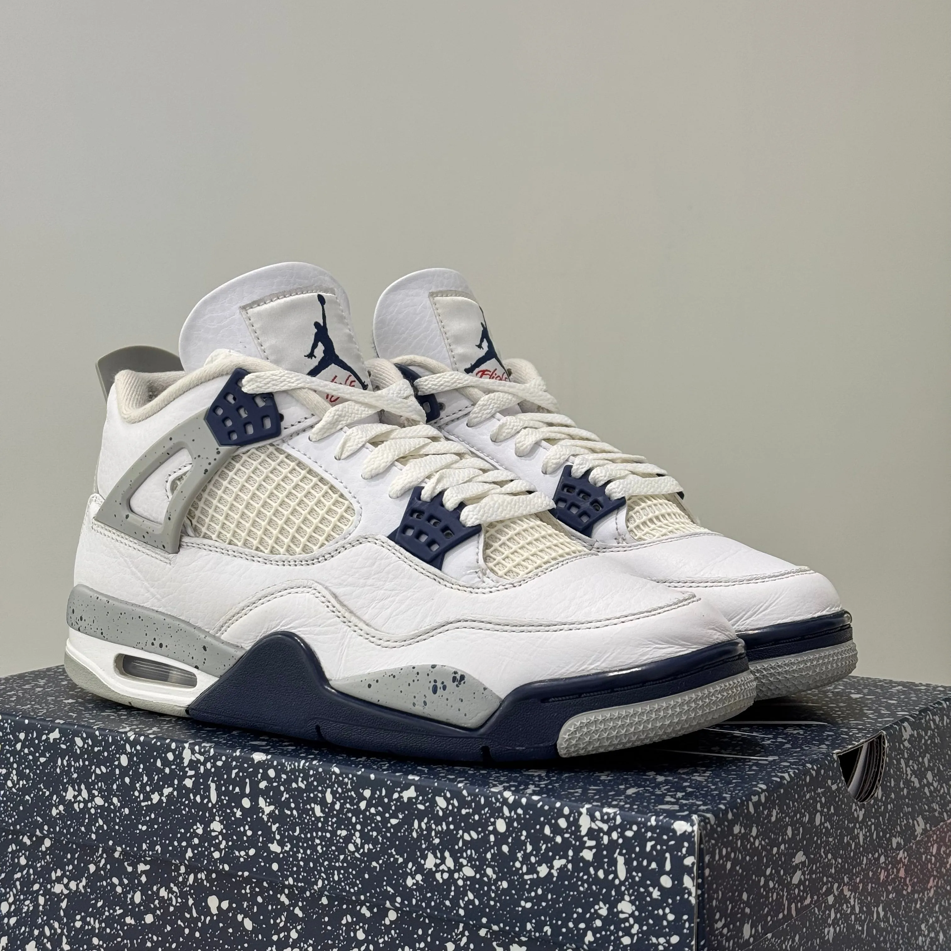 Air Jordan 4 Retro White Midnight Navy (42) - Usado