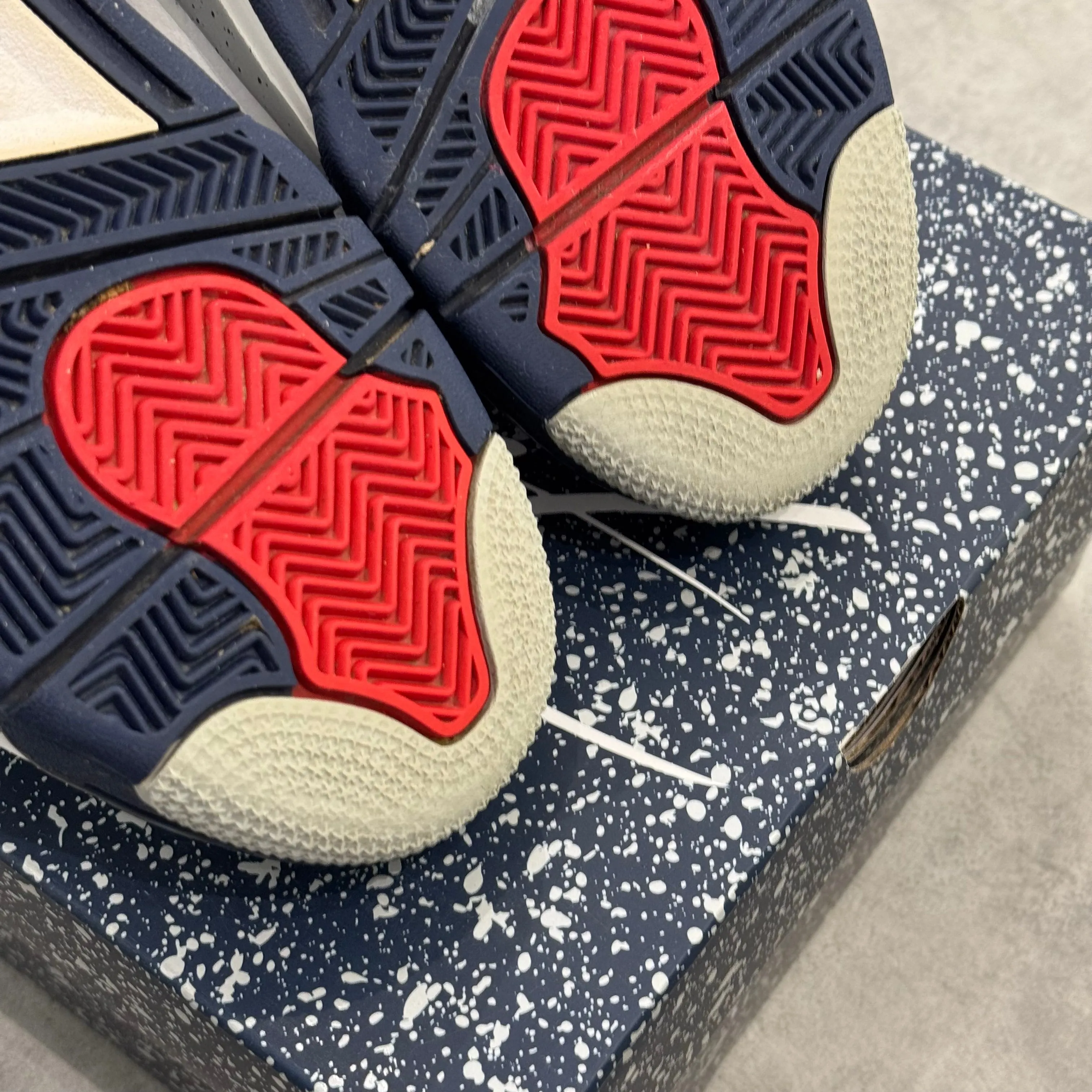Air Jordan 4 Retro White Midnight Navy (42) - Usado