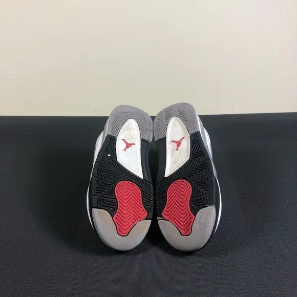 Air Jordan retro 4 Sneakers.