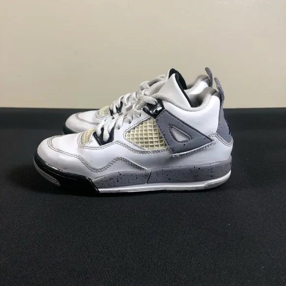Air Jordan retro 4 Sneakers.