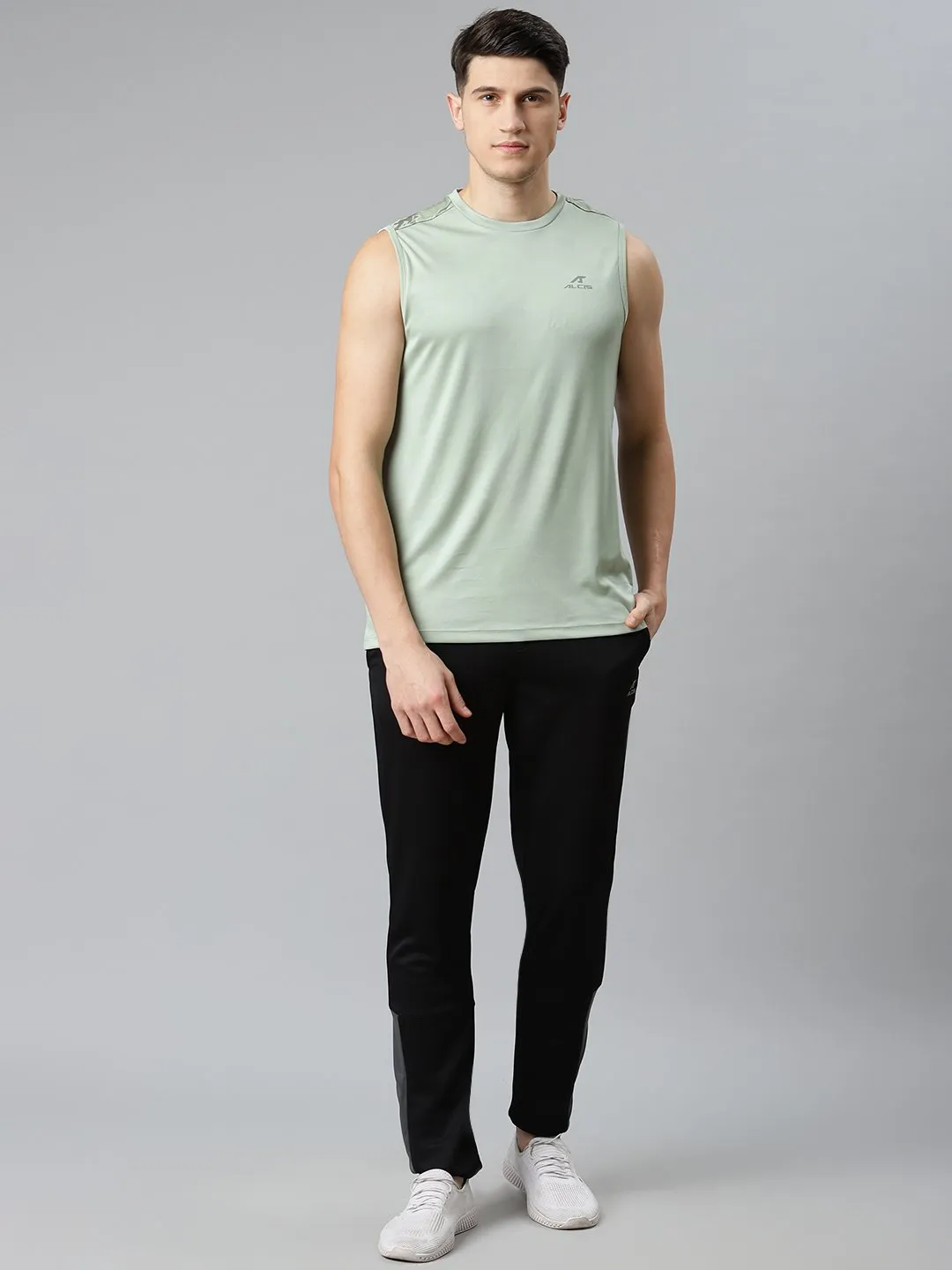 Alcis Men Green Camouflage Printed Slim Fit T-shirt
