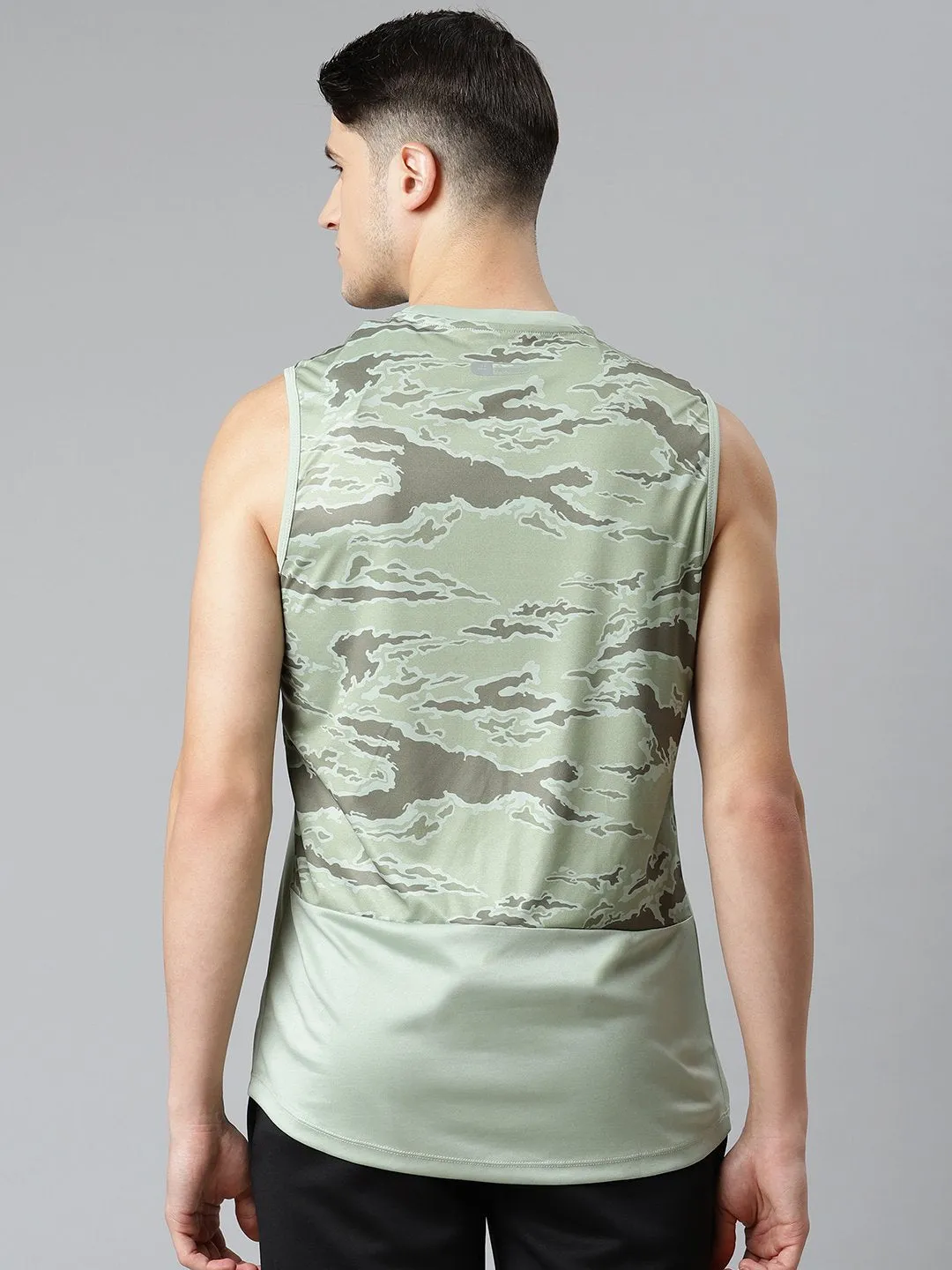Alcis Men Green Camouflage Printed Slim Fit T-shirt