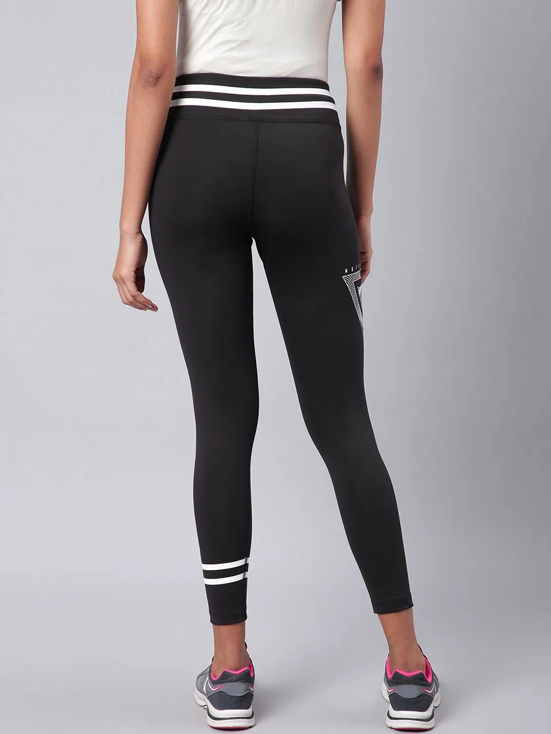 Alcis Women Black Drytech  Solid Cropped Training Tights