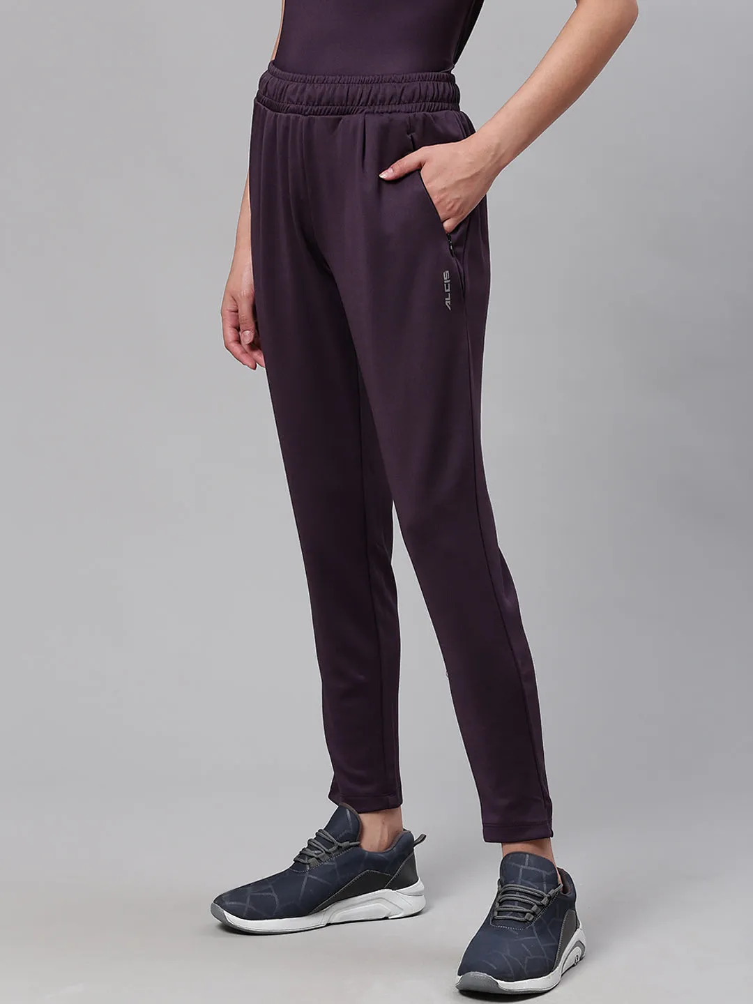 Alcis Women Black Slim Fit Solid Training or Gym Track Pants