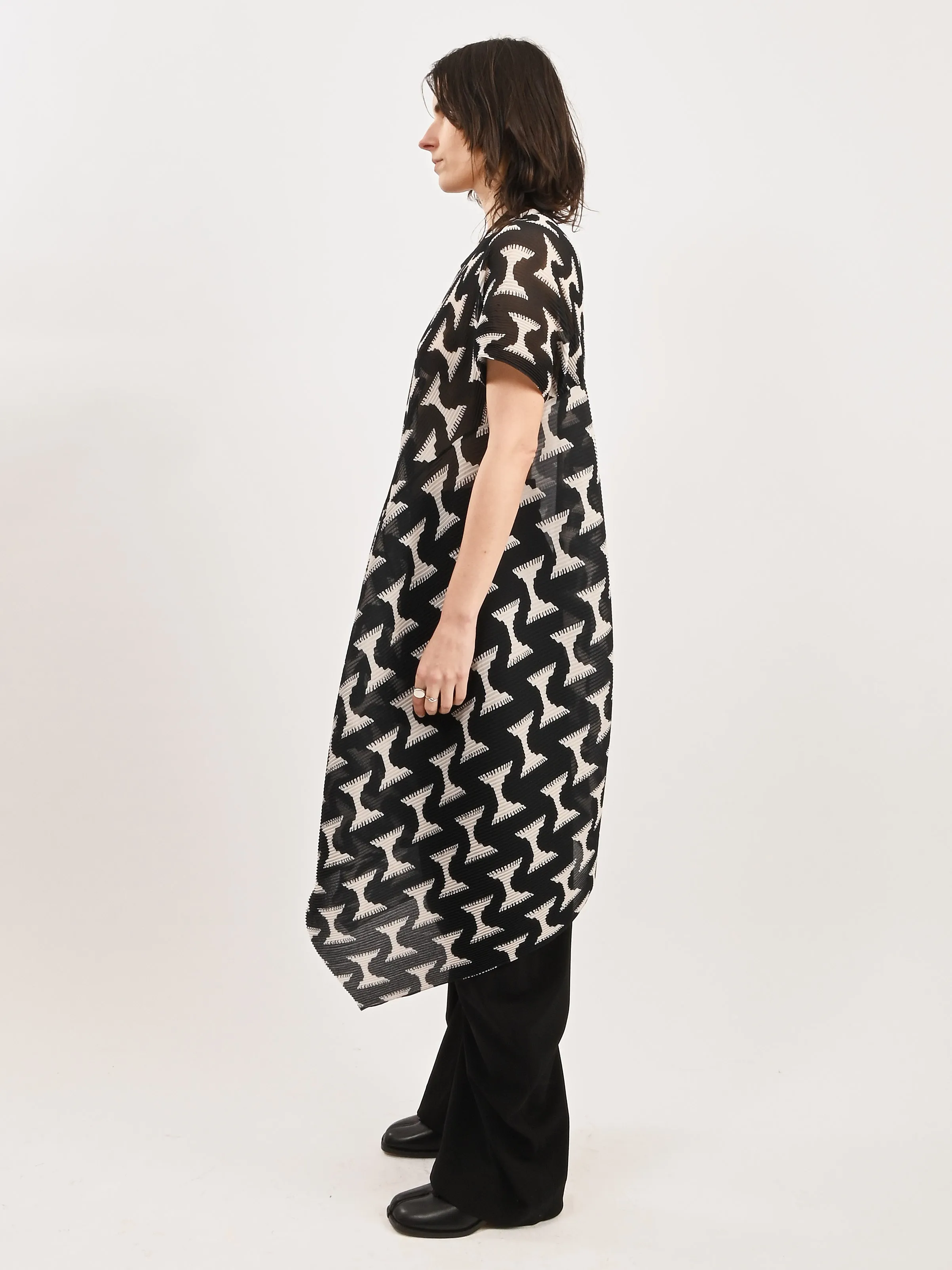 Black/White Jazzhands Thumb Plisse Blouse