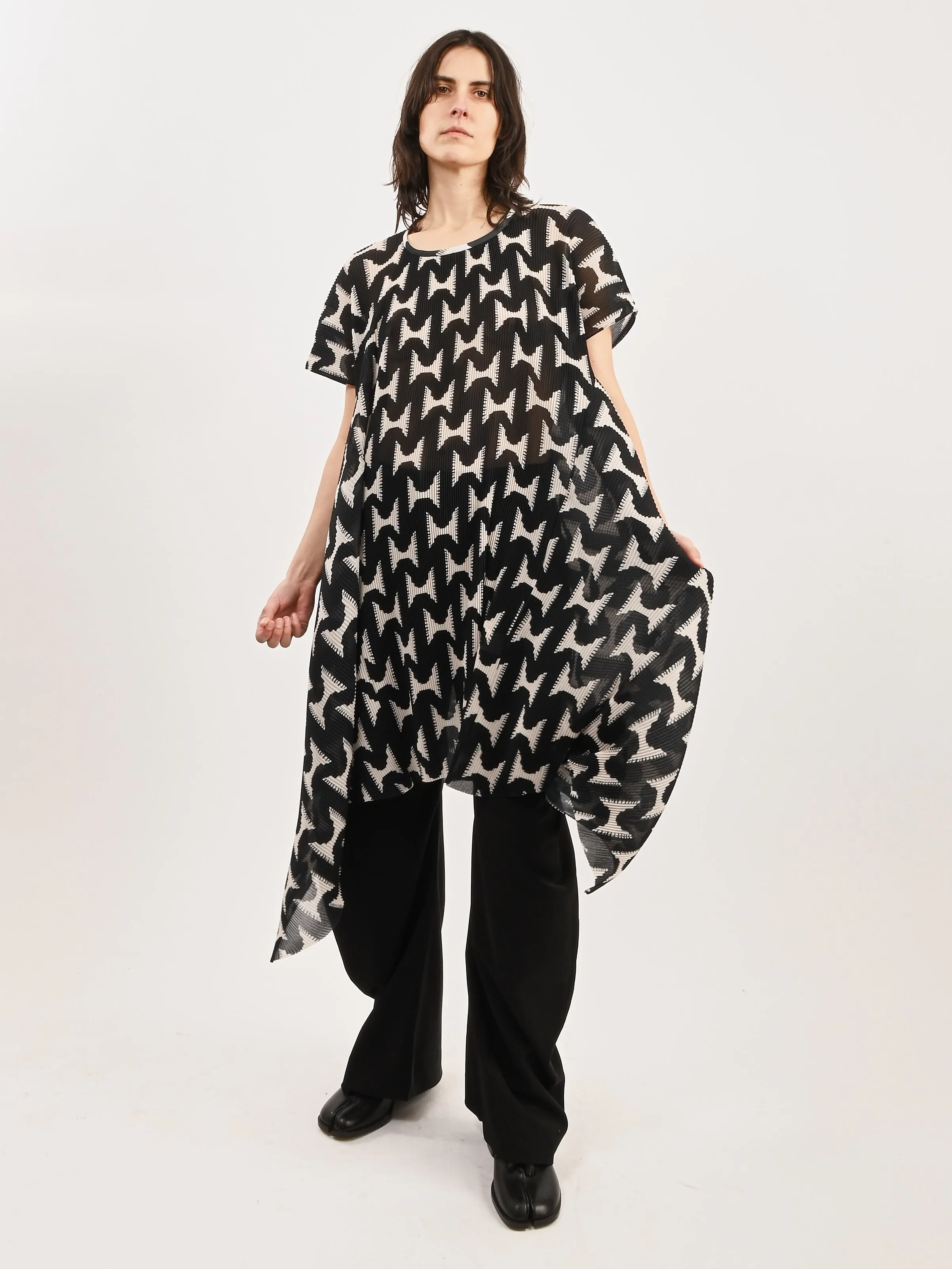 Black/White Jazzhands Thumb Plisse Blouse