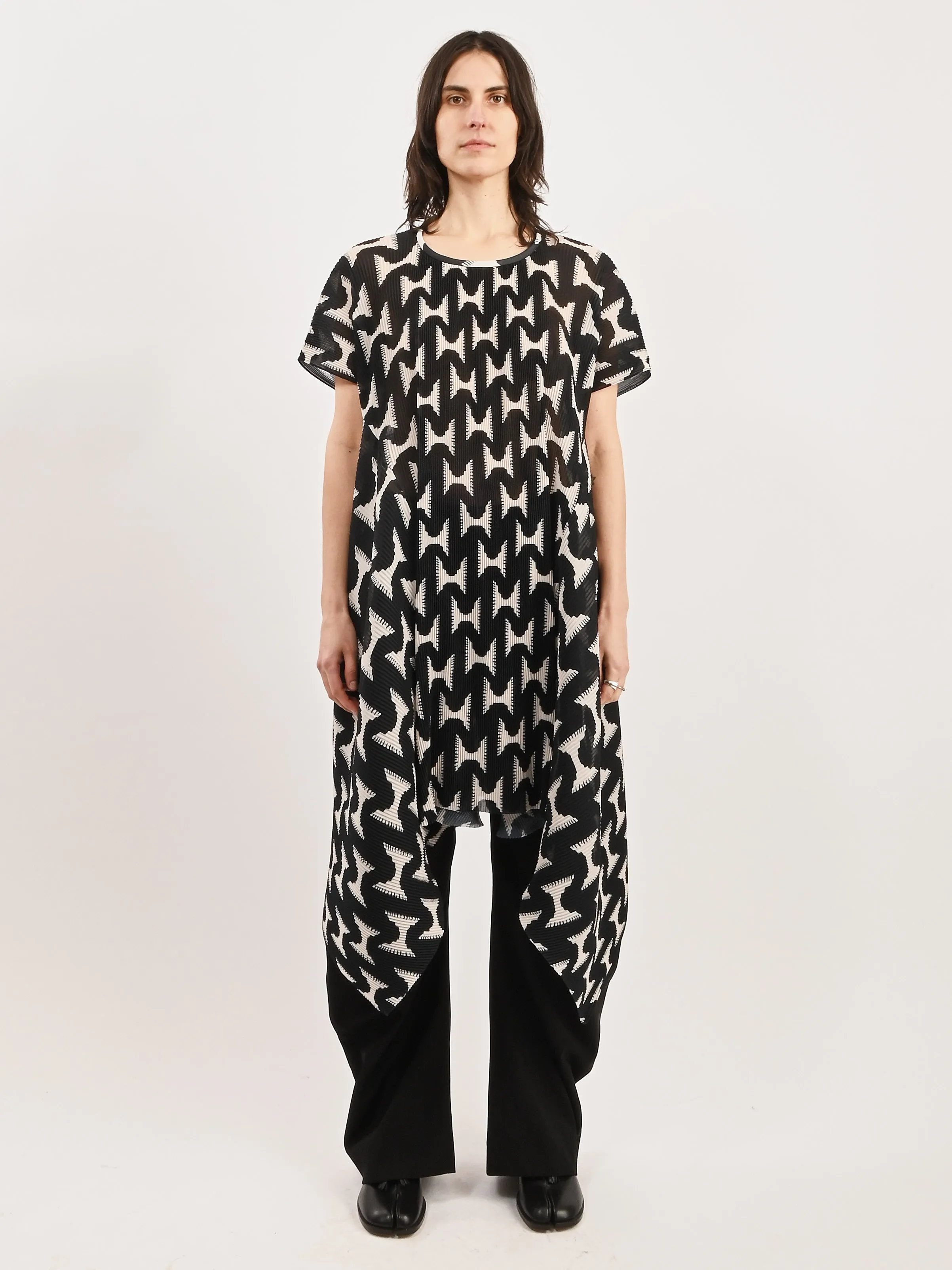 Black/White Jazzhands Thumb Plisse Blouse