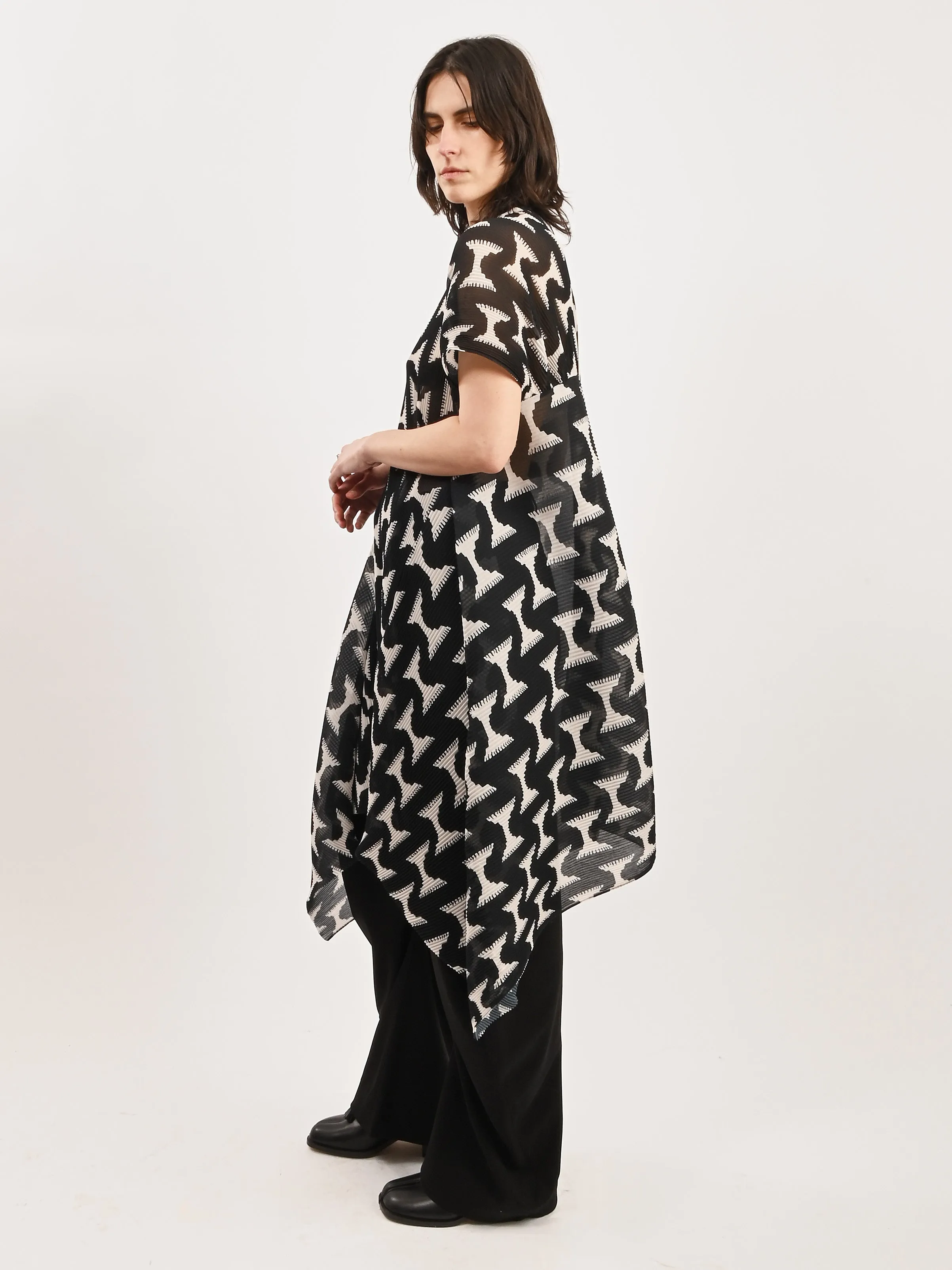 Black/White Jazzhands Thumb Plisse Blouse