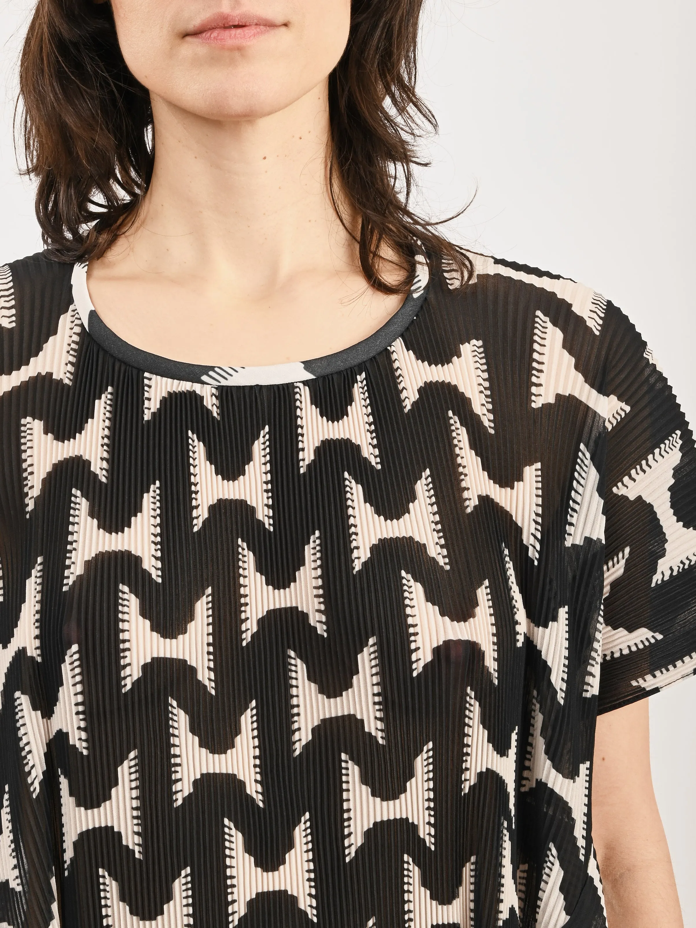 Black/White Jazzhands Thumb Plisse Blouse