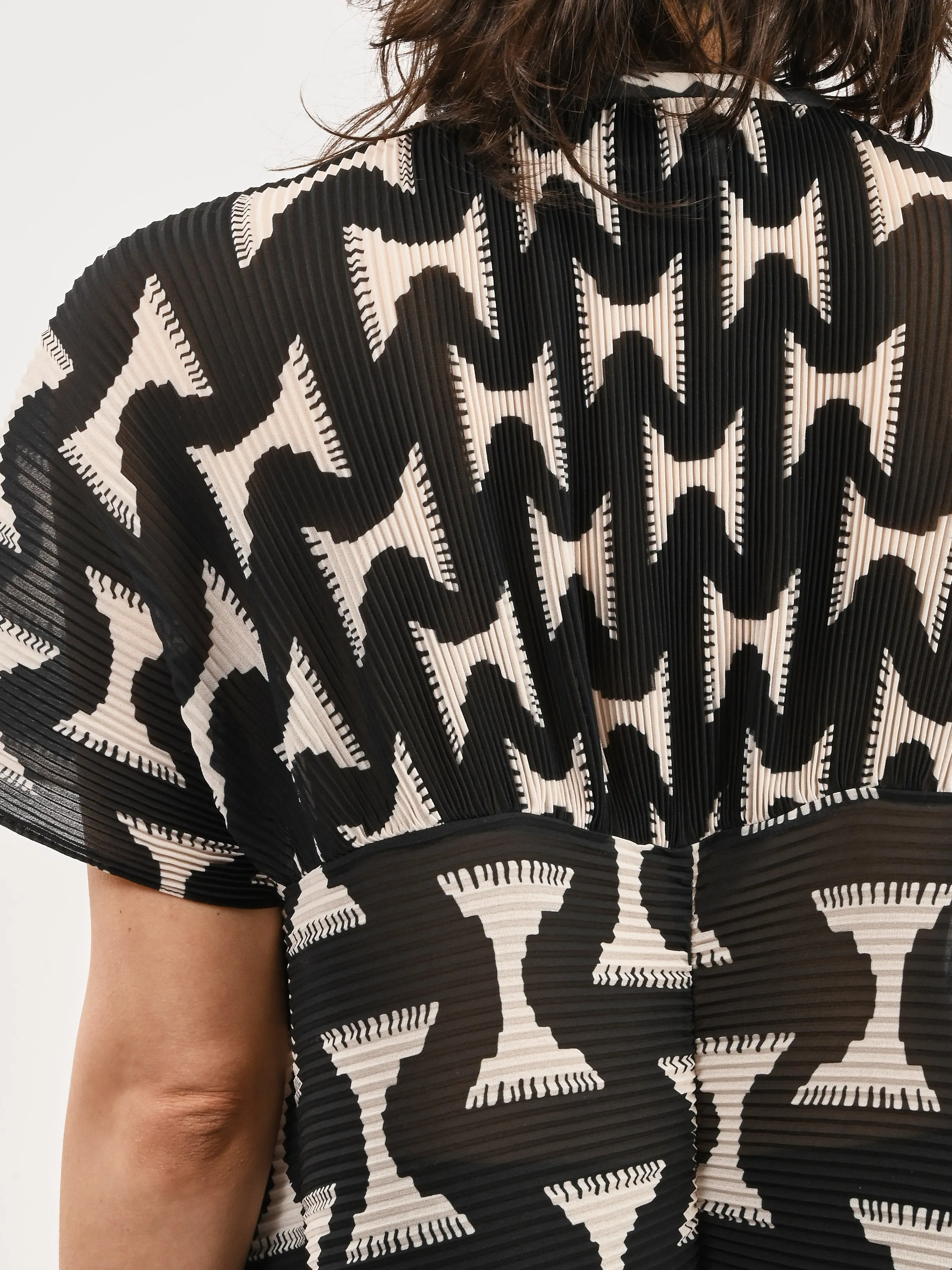Black/White Jazzhands Thumb Plisse Blouse