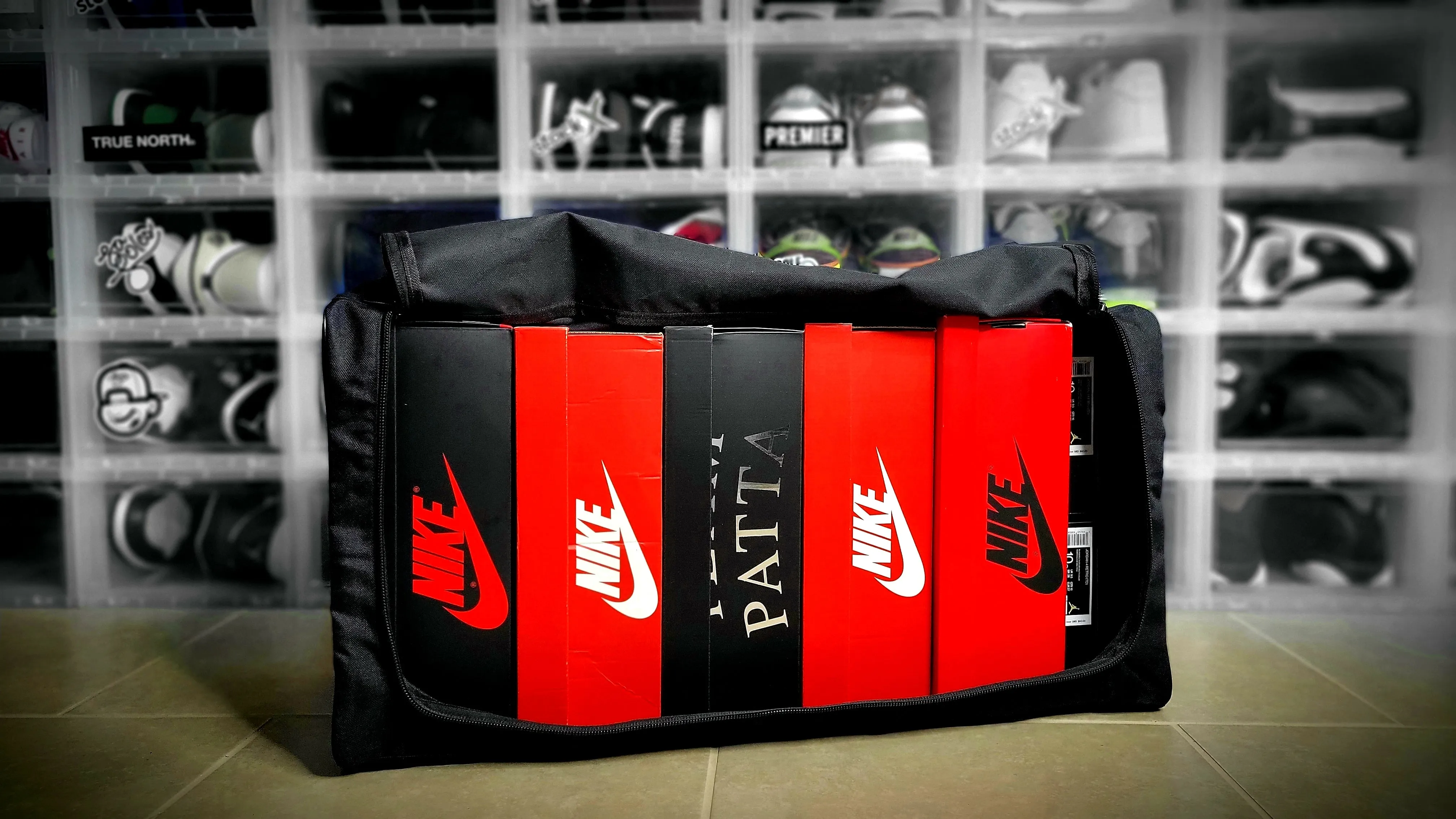 Exclusive "Transporter" LE Sneaker Tote Bag