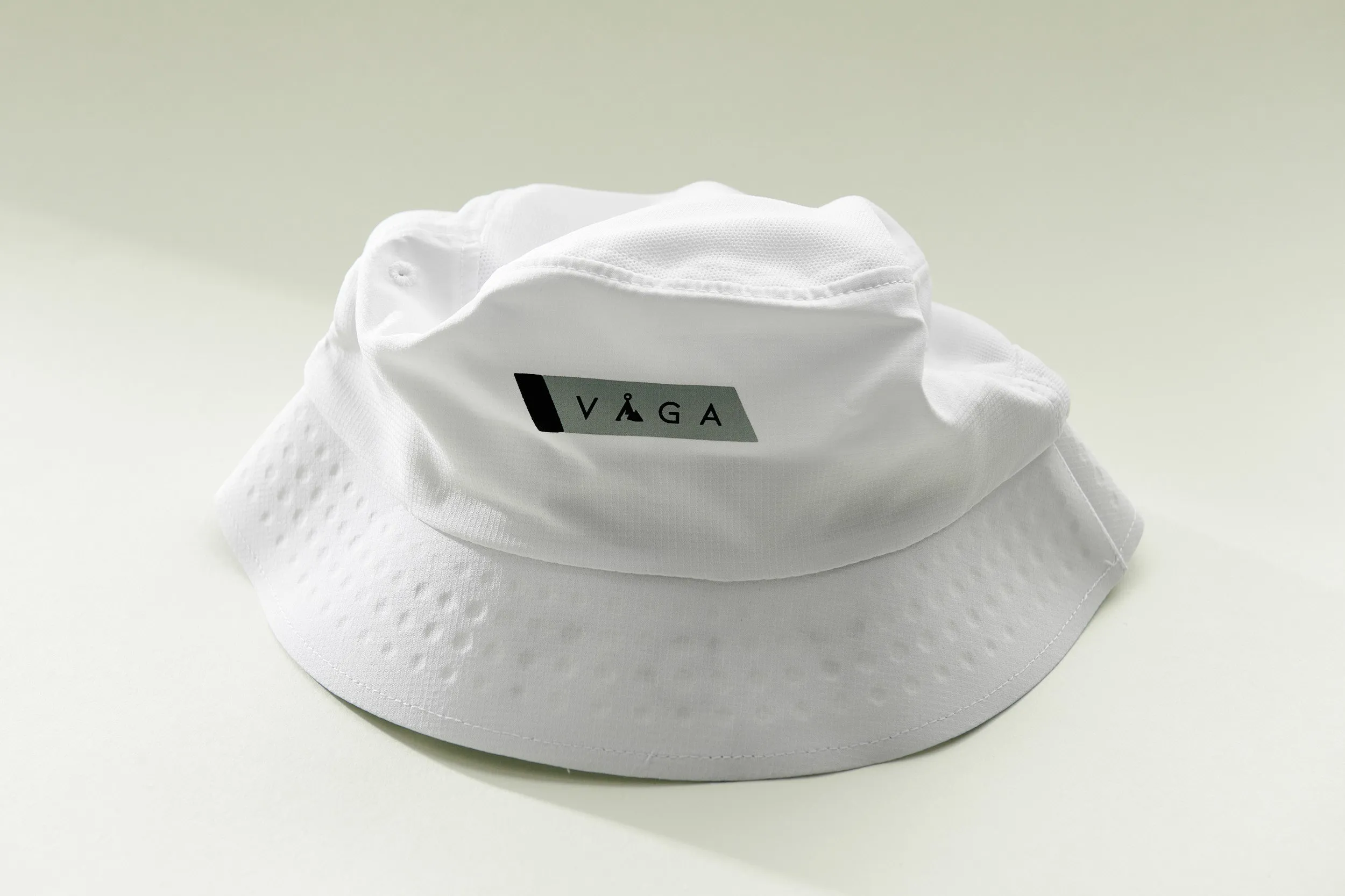 Feather Bucket Hat - White / Grey & Black