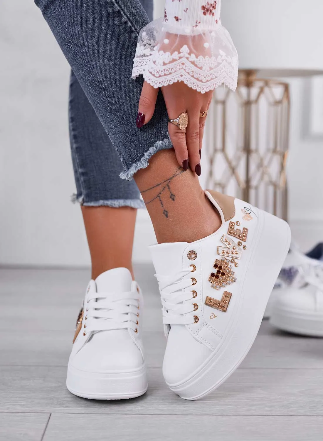 MIRTA - Sneakers bianche con retro fango e scritta love