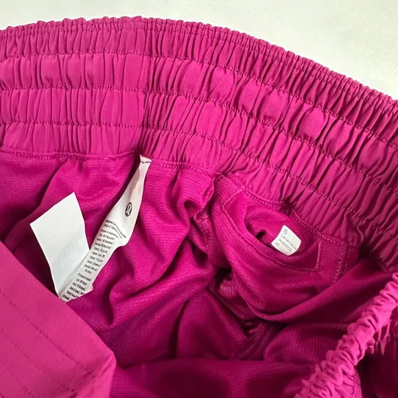 NWT Lululemon Hotty Hot High-Rise Lined Short 2.5&quot; - Ripened Raspberry - 6