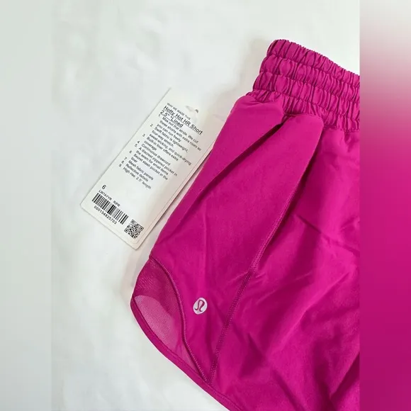 NWT Lululemon Hotty Hot High-Rise Lined Short 2.5&quot; - Ripened Raspberry - 6