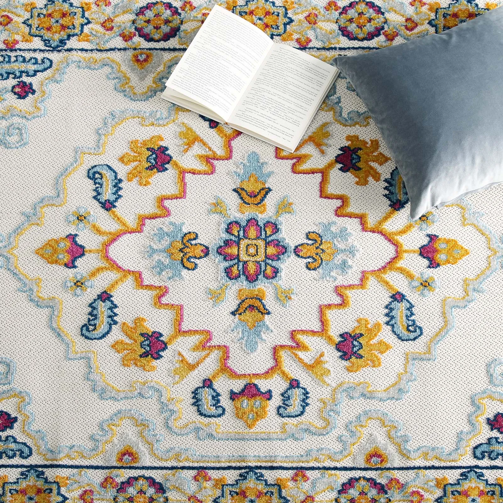 REFLECT ANSEL DISTRESSED FLORAL PERSIAN MEDALLION