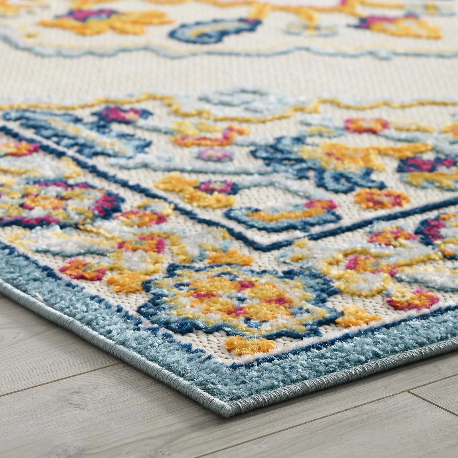 REFLECT ANSEL DISTRESSED FLORAL PERSIAN MEDALLION