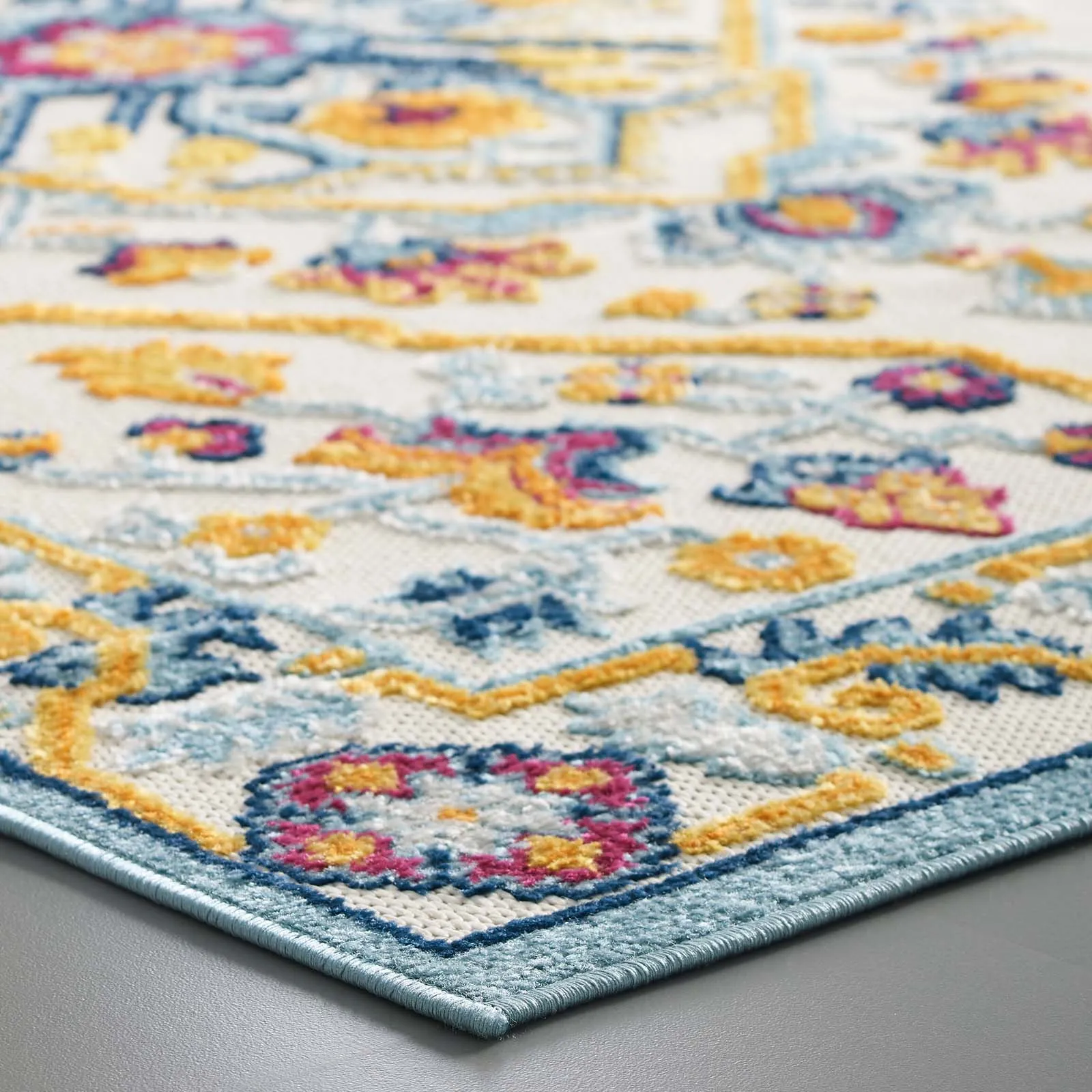 REFLECT FREESIA DISTRESSED FLORAL PERSIAN MEDALLION