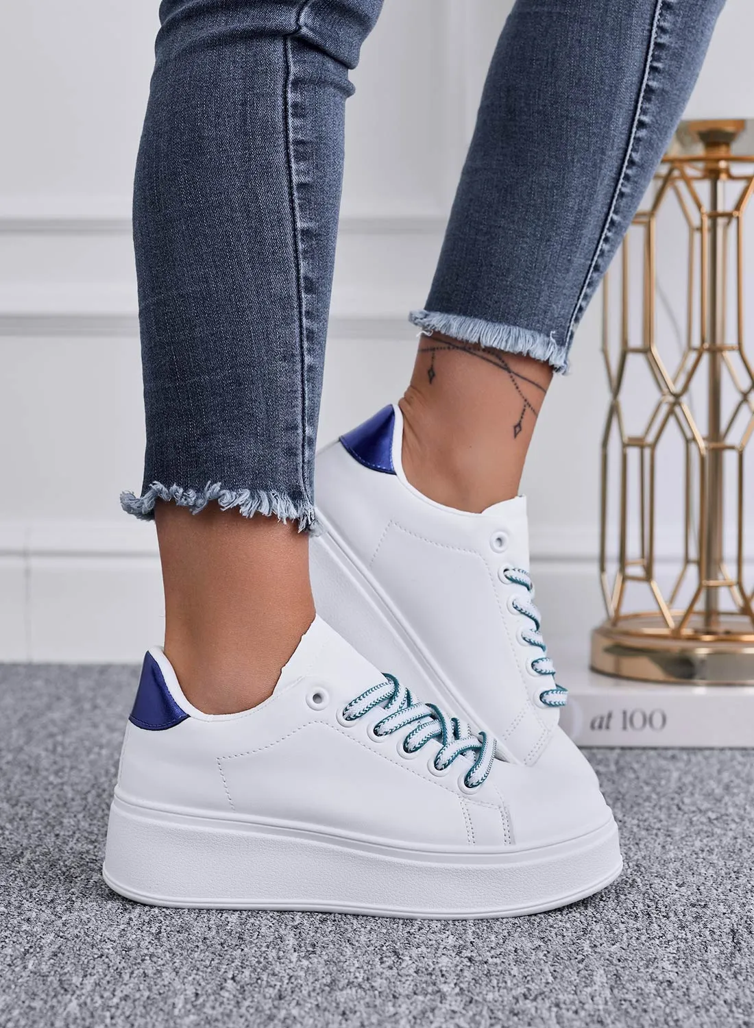 ROSALINDA - Sneakers bianche con lacci e retro blu