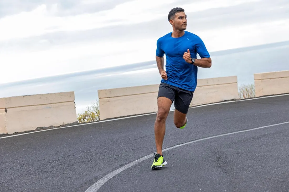 SHORT RUNNING HOMME AVEC PORTAGE KIPRUN MARATHON NOIR