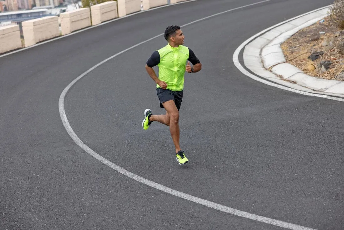 SHORT RUNNING HOMME AVEC PORTAGE KIPRUN MARATHON NOIR