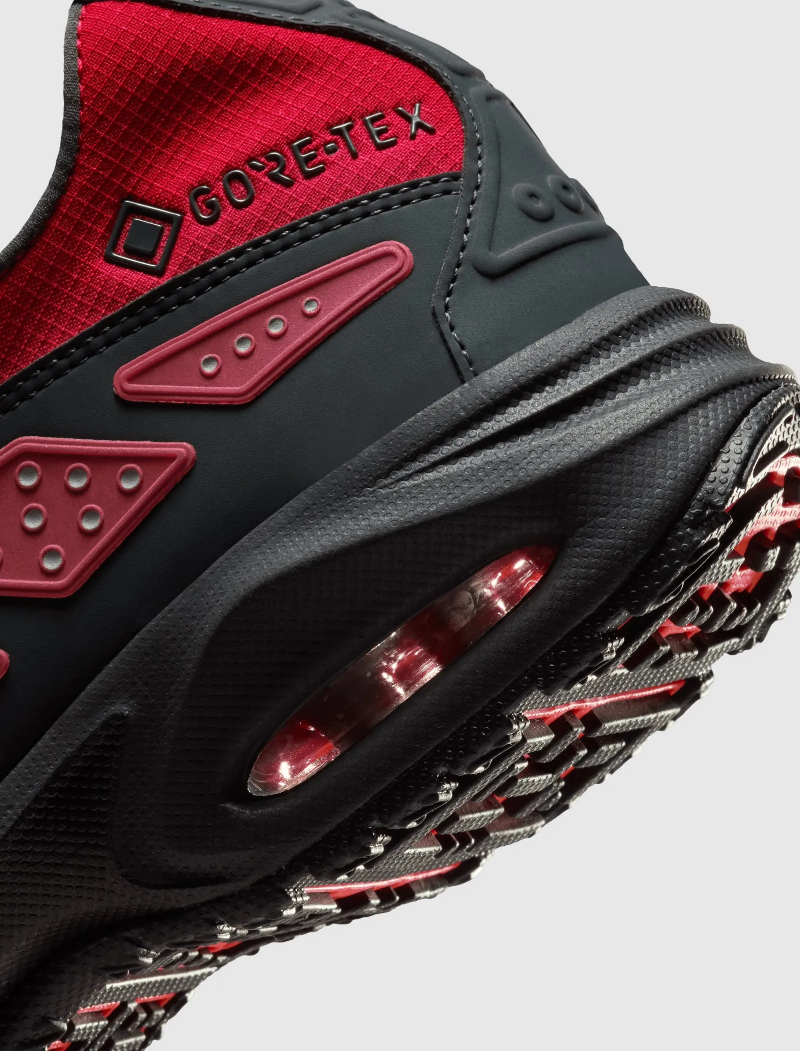 WOMENS AIR MAX SUNDER GORE-TEX "HYPER CRIMSON/ DARK SMOKE GREY/ FIRE RED"