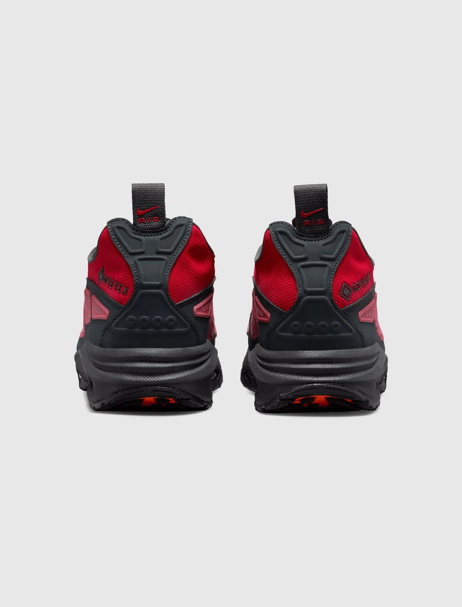 WOMENS AIR MAX SUNDER GORE-TEX "HYPER CRIMSON/ DARK SMOKE GREY/ FIRE RED"