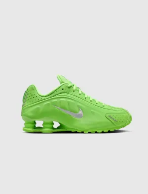 WOMEN'S SHOX R4 "GREEN STRIKE/METALLIC SILVER"
