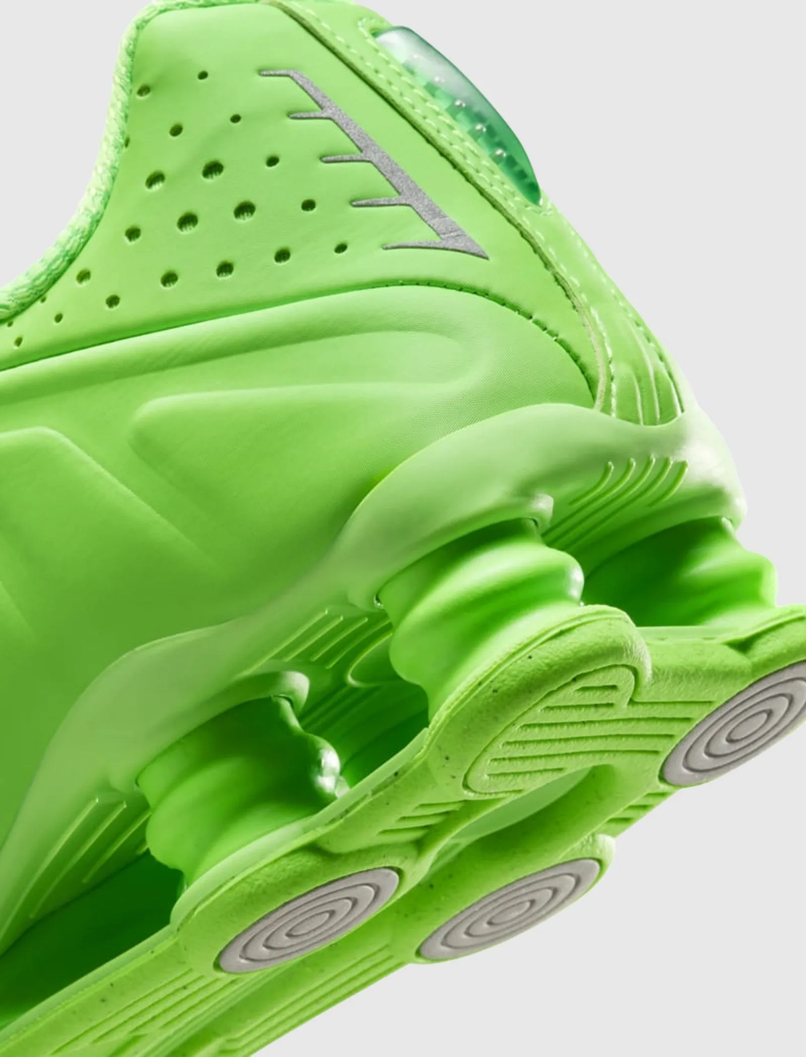 WOMEN'S SHOX R4 "GREEN STRIKE/METALLIC SILVER"